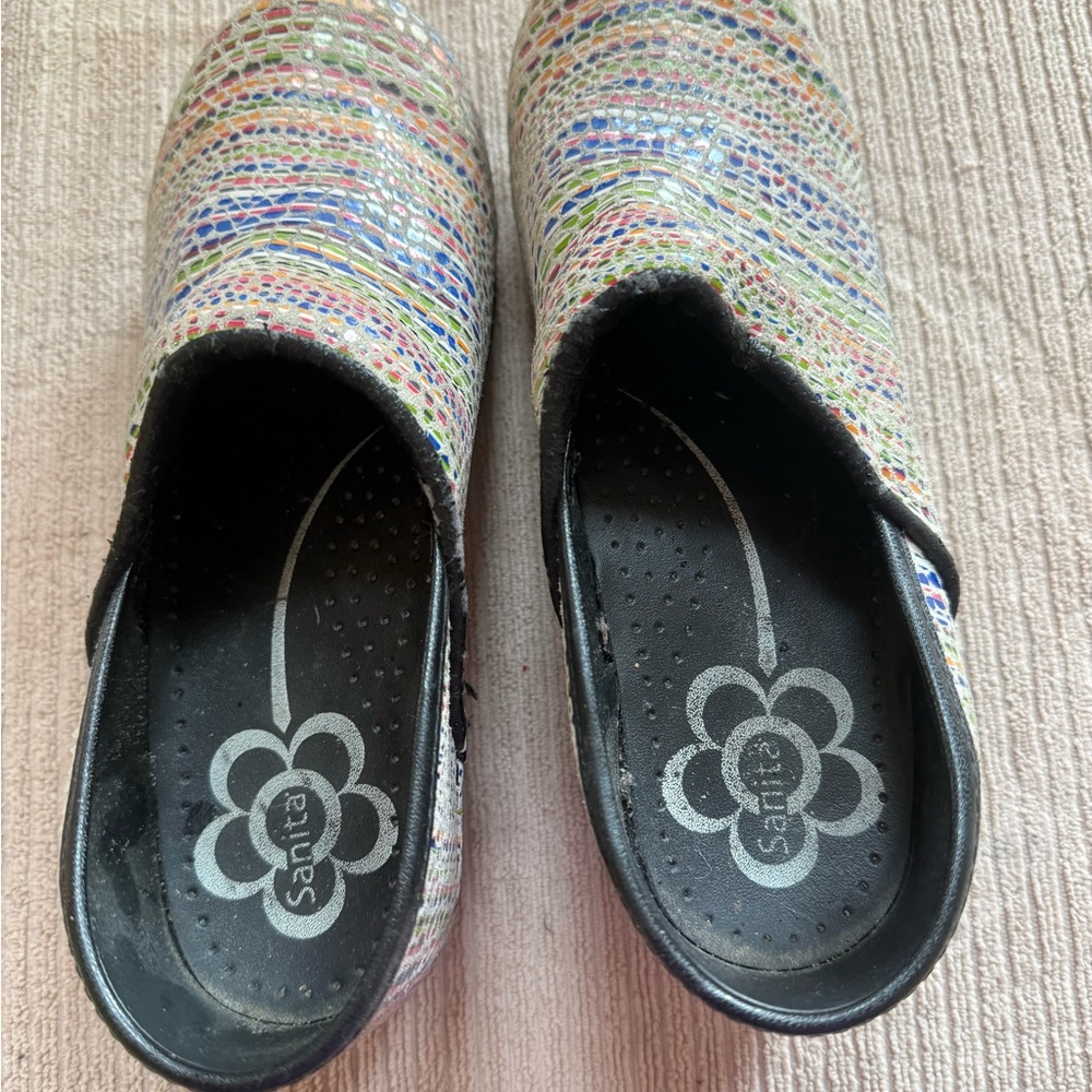 Colorful Patterned Clogs - Picture 3 of 4